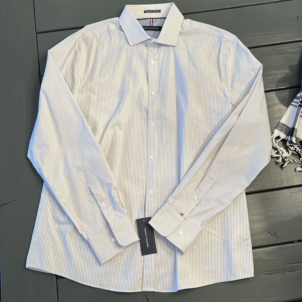 NWT Tommy Hilfiger Button Down - Picture 3 of 9